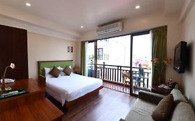Artisan Lakeview Hotel